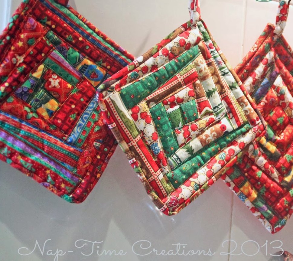 Scrappy Christmas Potholders_ExtraLarge1000_ID 785073