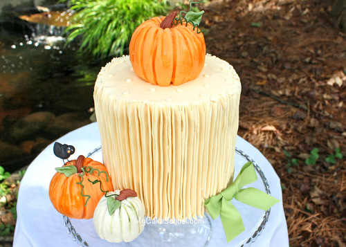 Natural and Glam Autumn Wedding Cakes