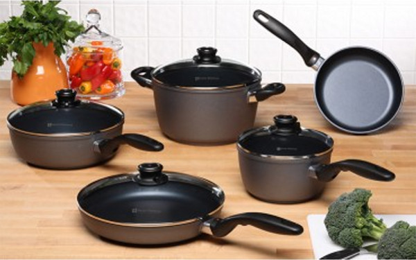 Swiss Diamond 9-Piece Set Review | RecipeLion.com