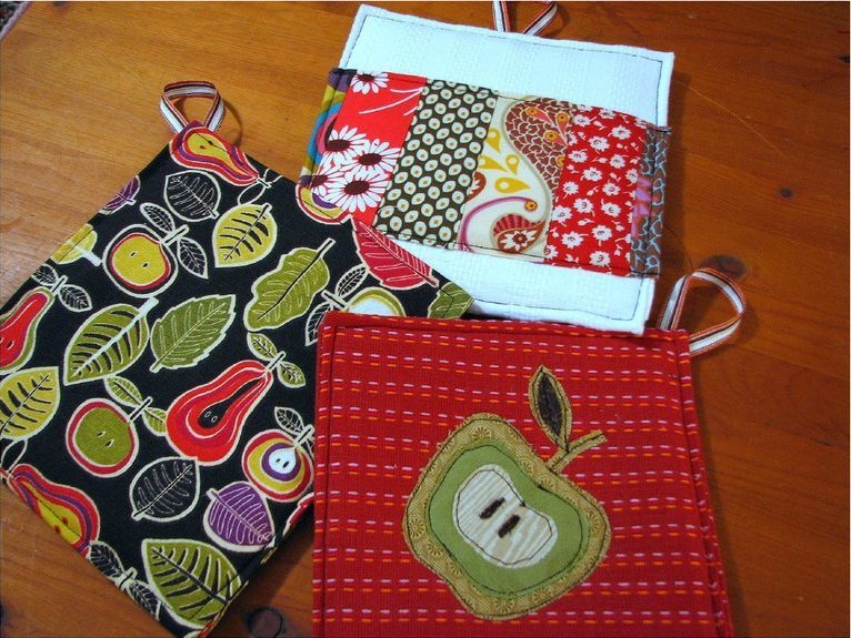 How to Make Hanging Kitchen Towels with Pot holders 