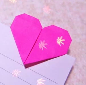 Prettiest Origami Heart Bookmark