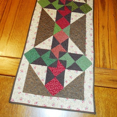 Pin Up Star Table Runner