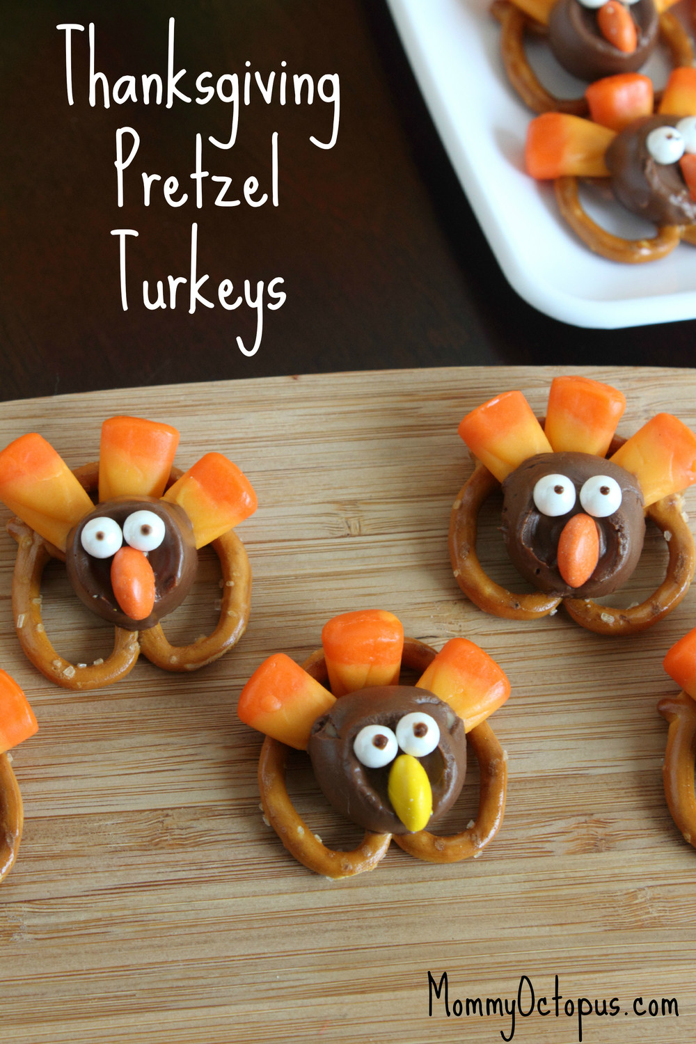 Thanksgiving Pretzel Turkeys | TheBestDessertRecipes.com