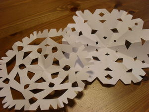 How To Make Elaborate Paper Snowflakes – Hive and Nest