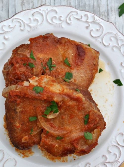 Slow Cooker Saucy Pork Chops