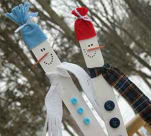 DIY Paint Stick Snowmen