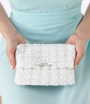 DIY Beautiful Bridah Clutch