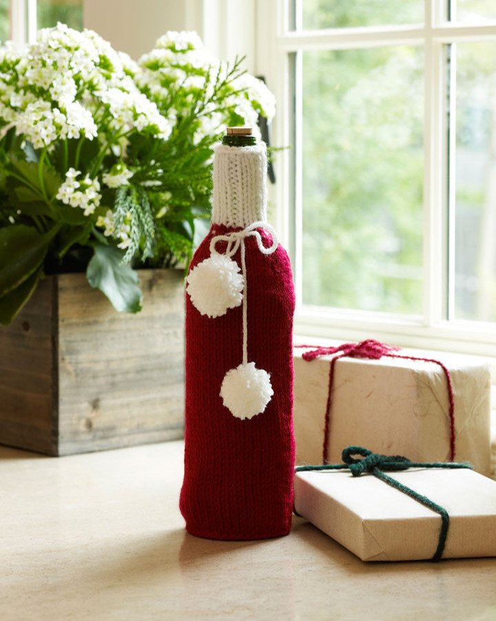 Festive Wine Cozy | AllFreeKnitting.com festive-wine-cozy-allfreeknitting-com