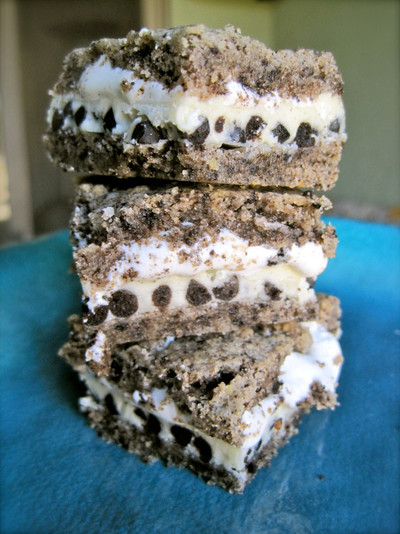 Gooey Cookies and Cream Bars