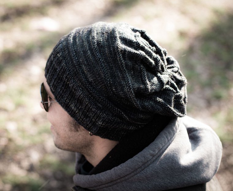 Modello di cappello in maglia slouch uomo