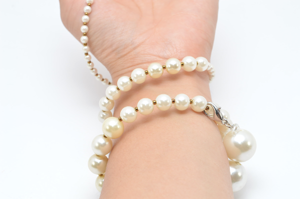 Snaking Pearl Bracelet