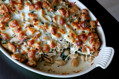 Cheesy Baked Pasta Casserole with Chicken and Spinach