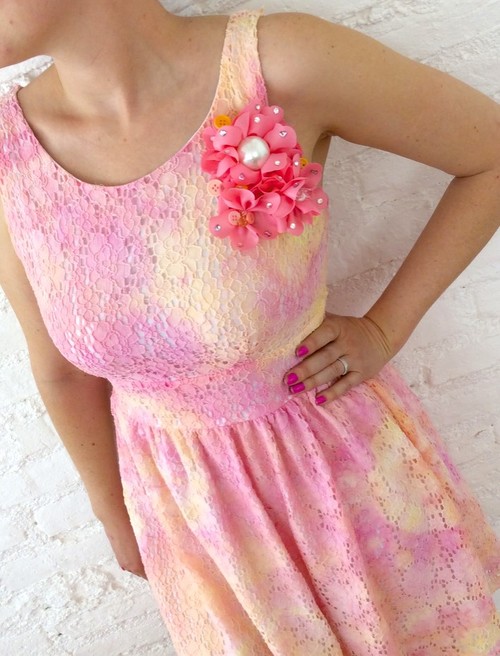 Tie Dye Design Dress With Embellished Brooch