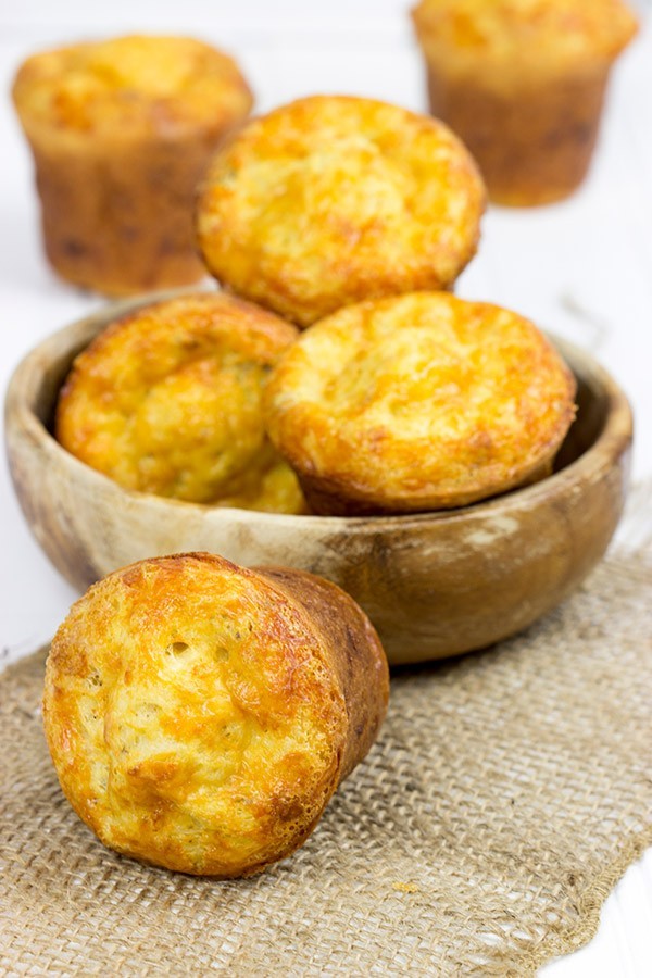 Bacon Cheddar Breakfast Muffins | RecipeLion.com