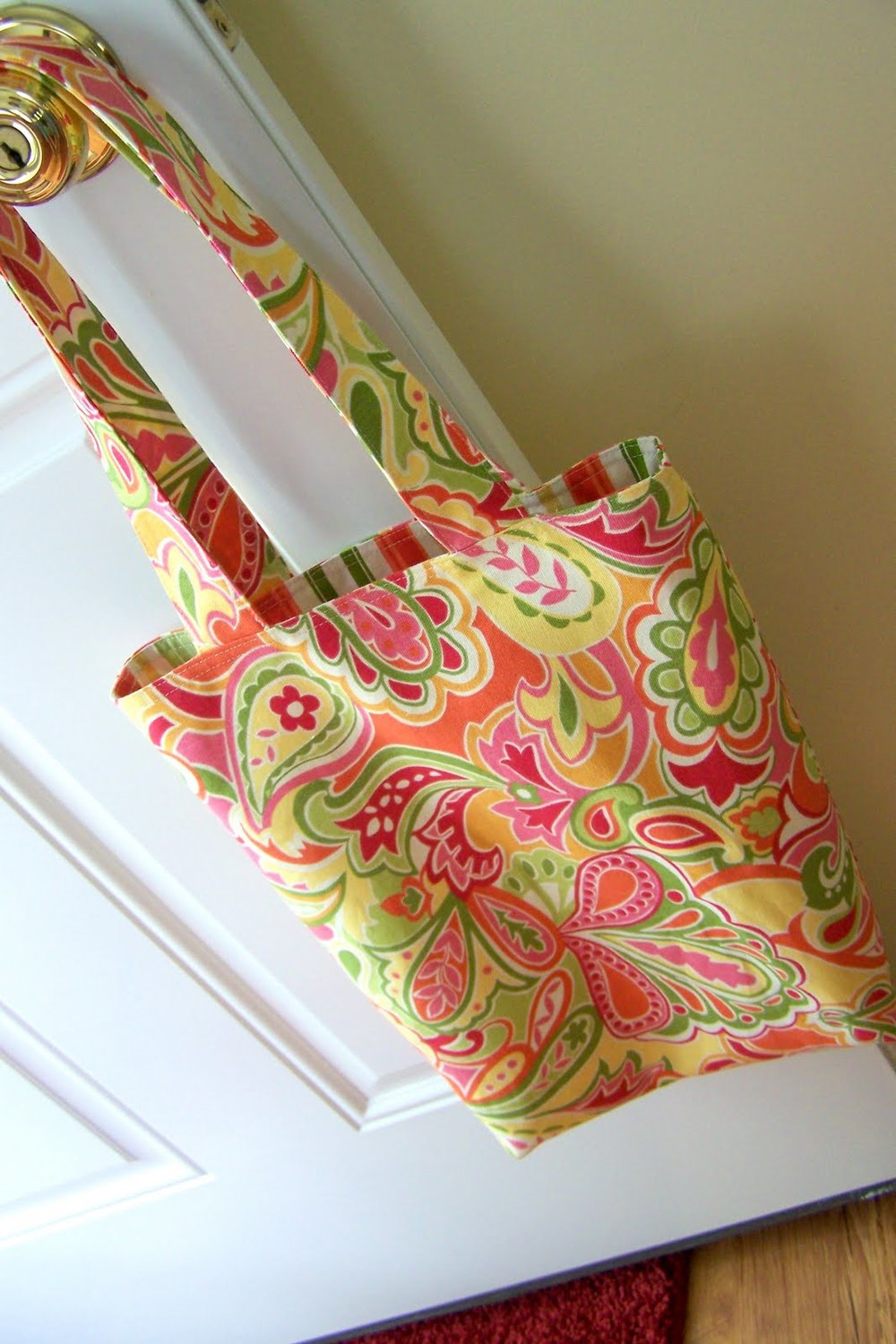Matilda's Reversible Library Tote | AllFreeSewing.com