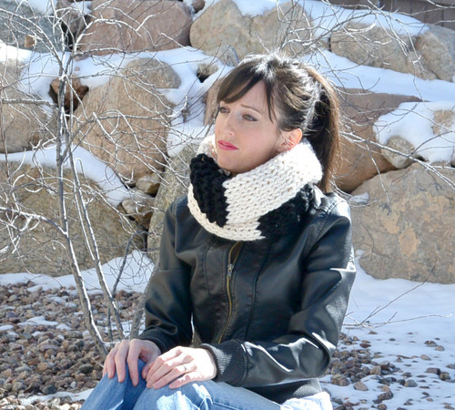 Black and White Infinity Scarf Knitting Pattern