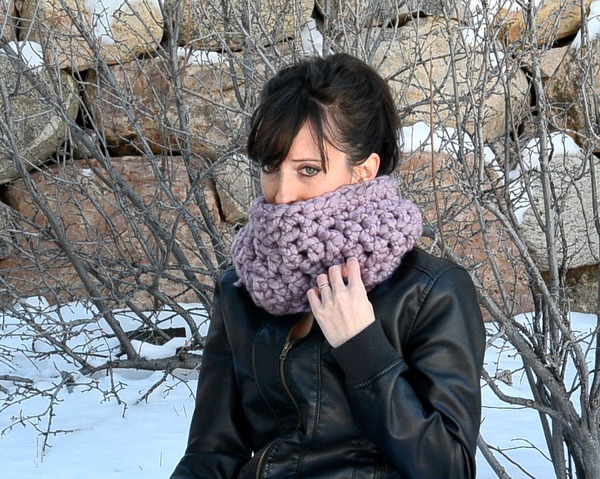 One Skein Plum Crochet Cowl Pattern