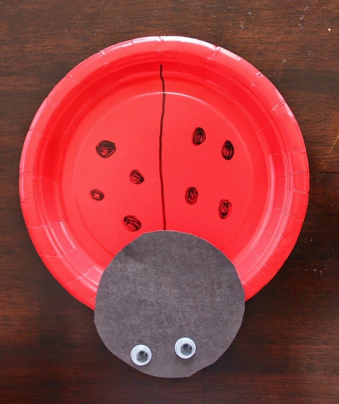 Ladybug Paper Plate Craft | AllFreeKidsCrafts.com