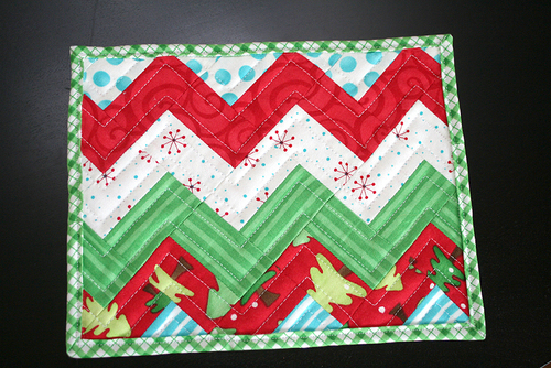 Strip-Pieced Zig Zag Mug Rug