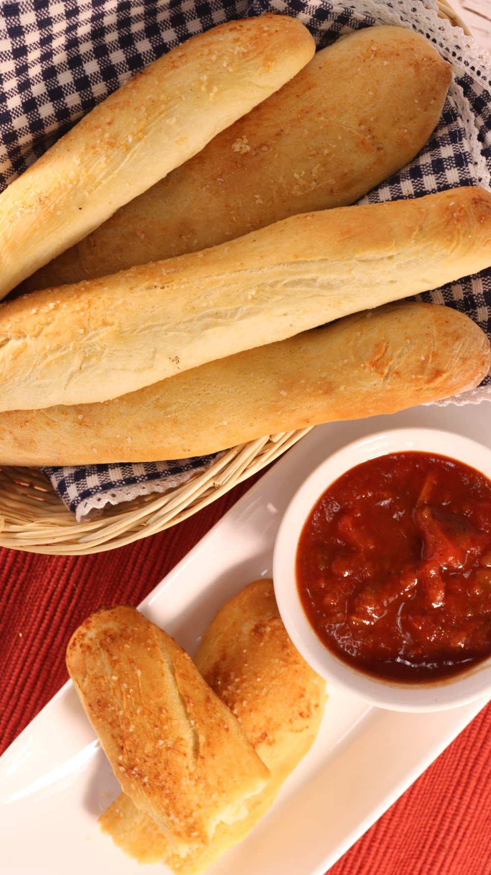 Olive Garden Bread Sticks Copycat Recipe | RecipeLion.com