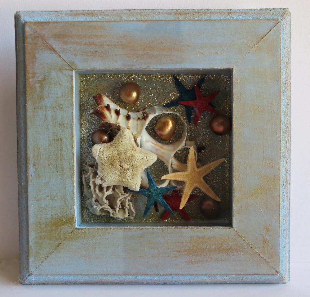 Glitter and Shells Shadow Box Craft FaveCrafts com Glitter and Shells Shadow Box Craft FaveCrafts com