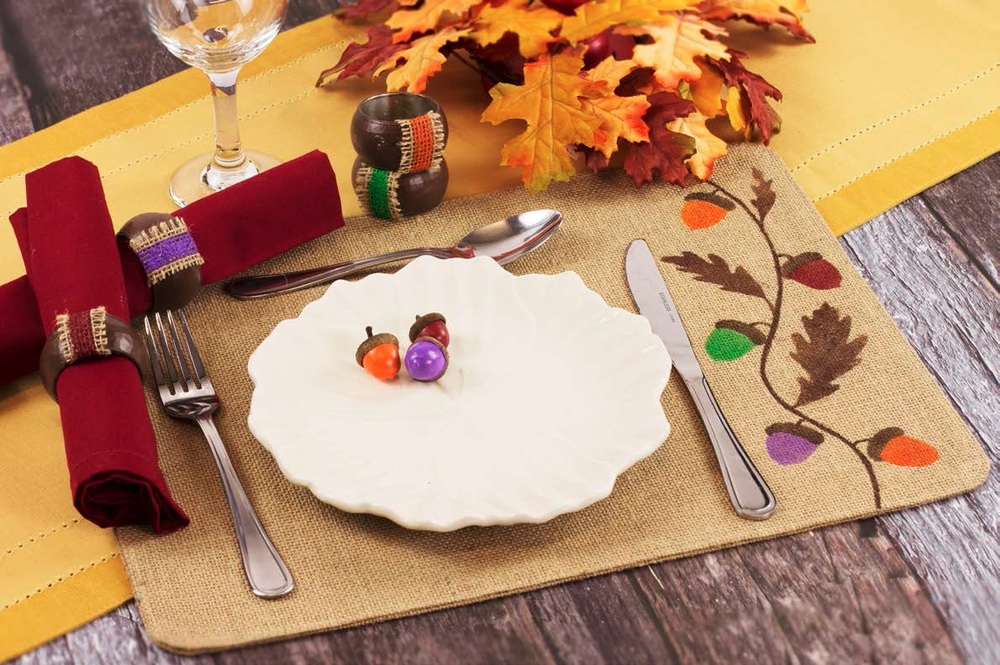 Thanksgiving Burlap Place Setting | FaveCrafts.com