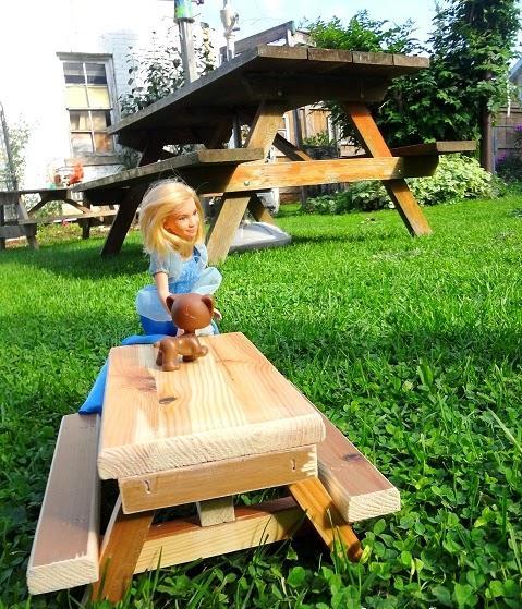 Dollhouse DIY Picnic Table