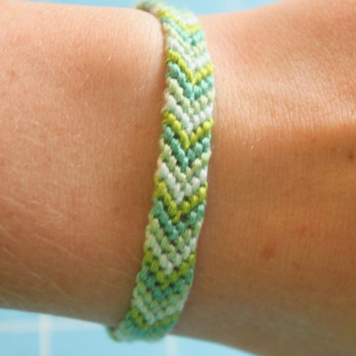 Four Color Chevron Friendship Bracelet AllFreeJewelryMaking com