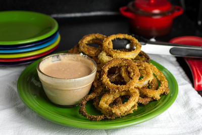 Oven-Fried Onion Rings with Comeback Sauce