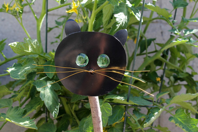 Scaredy Cat DIY Garden Stake