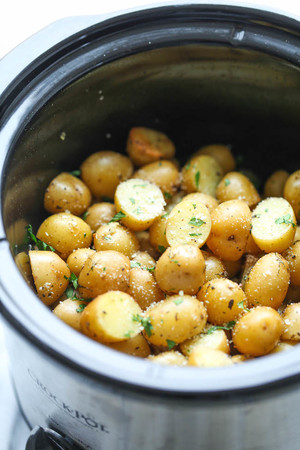 Garlic and Parmesan Slow Cooker Potatoes