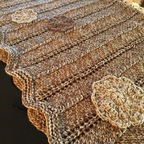 Zigzag Pattern Throw Blanket