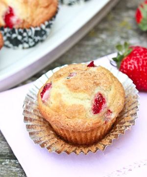 Strawberry Rhubarb Yogurt Muffins