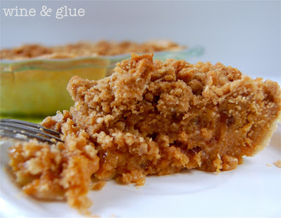 Dulce de Apple Streusel Pie