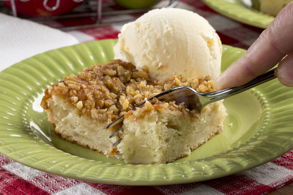 Crockpot Apple Dump Cake with Spice Cake Mix and Pie Filling