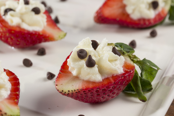 EDR Cannoli-Stuffed Strawberries