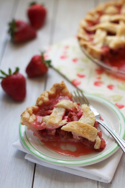 Classic Strawberry Rhubarb Pie