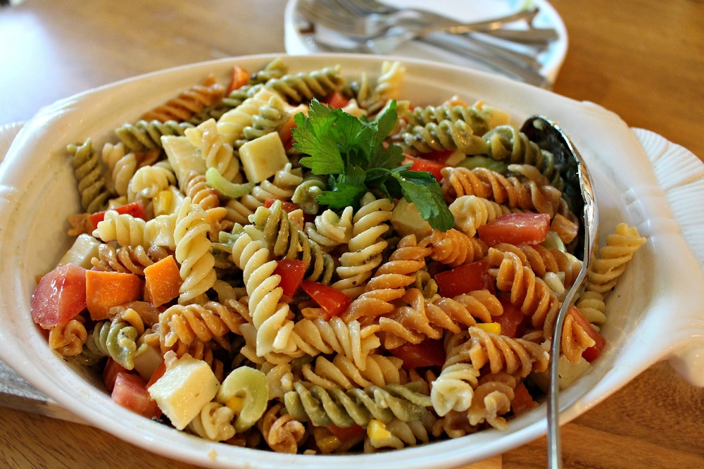 Super Simple Pasta Salad Side Dish | FaveHealthyRecipes.com
