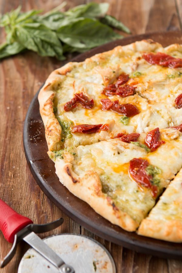 Creamy Pesto Chicken Pizza | RecipeLion.com