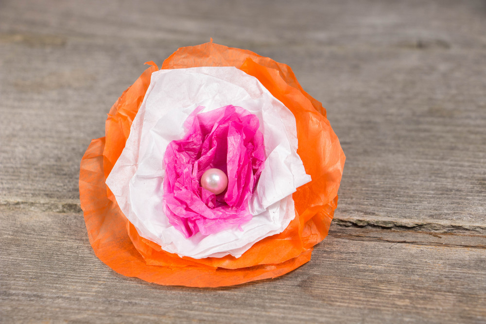 dainty-little-tissue-paper-flowers-allfreepapercrafts