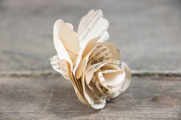 26 Book Page Crafts + Free Faux Vintage Printable Book Pages ...