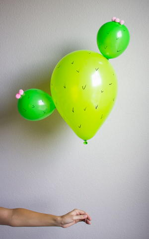 Cool as a Cactus Balloon Decoration Idea Read more at http://www.allfreeholidaycrafts.com/Summer-Ideas/Cactus-Balloon-Decoration-Idea#j087mmUsO3jAPXYi.99