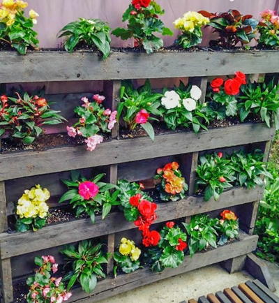25 Best Vertical Pallet Garden Ideas & DIY Basics - Off Grid World