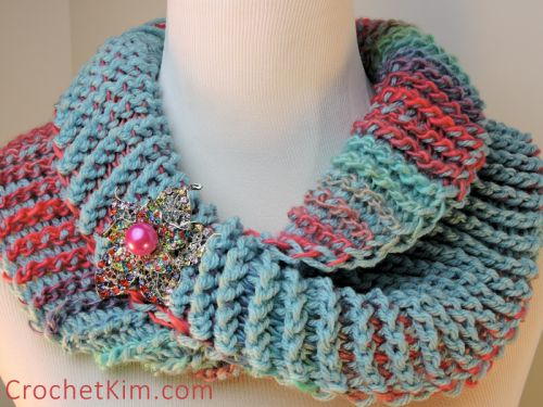 Dueling Colors Crochet Cowl
