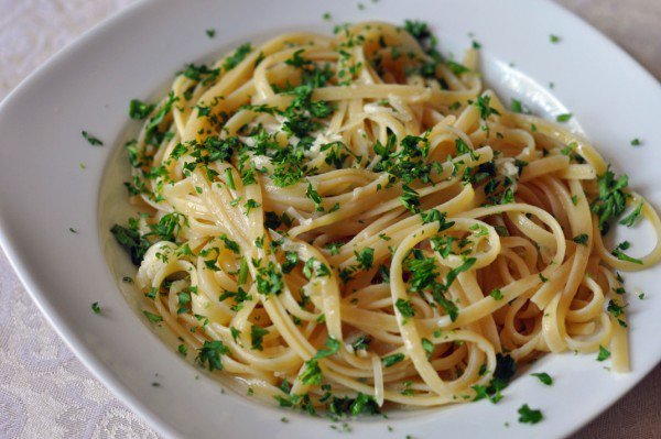 Spaghetti Warehouse Knockoff Spaghetti with Garlic Butter