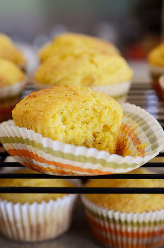 Famous Daves Copycat Sweet Cornbread Muffins