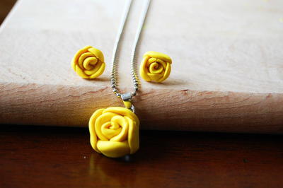 Sunshine Summer Rose Necklace