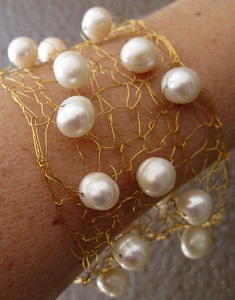 Wire Pearl Bracelet