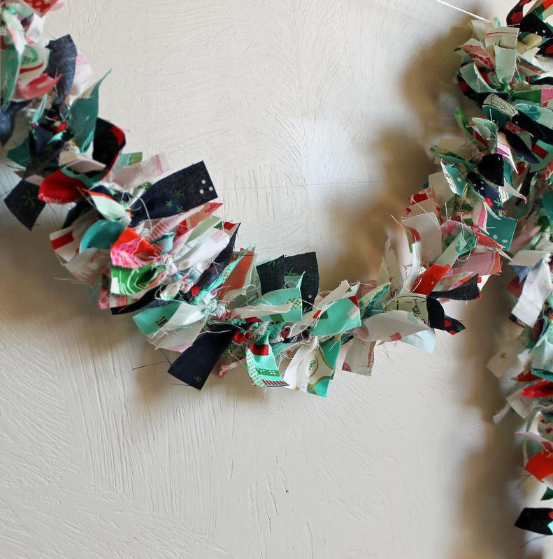 Christmas garland simple diy How to Make a Fabric Garland | FaveQuilts.com