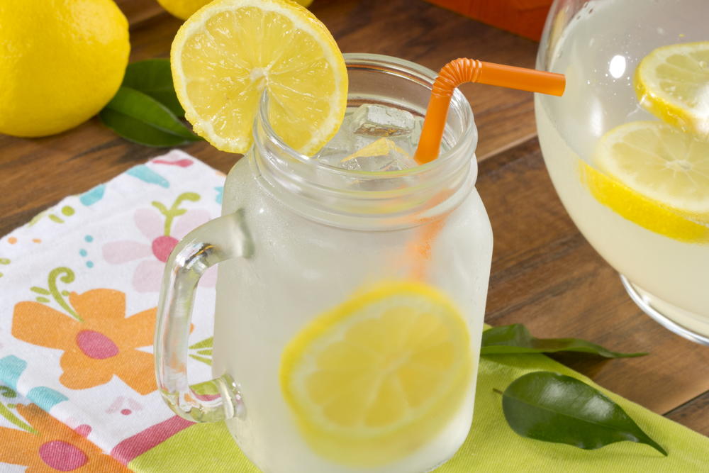 Homemade Lemonade - Countryside Cravings